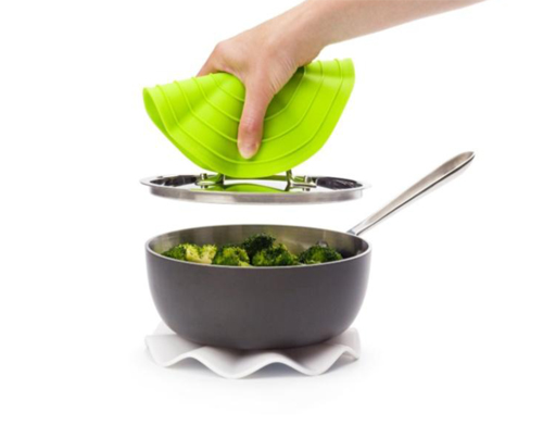 Silicone Trivet With White Nylon Base