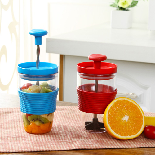 Manual fruit juicer